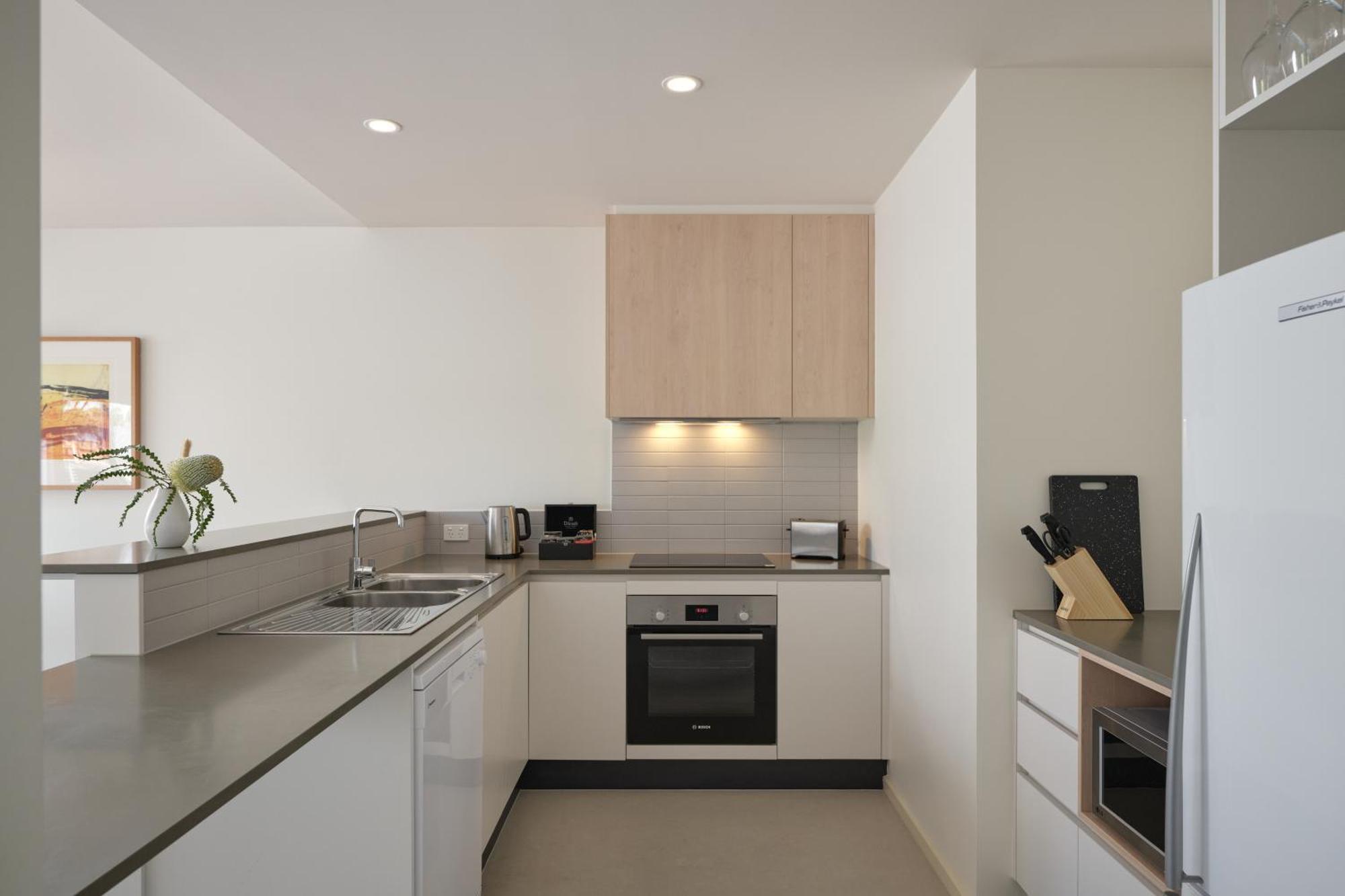 Racv海角善克度假酒店 肖恩克角 客房 照片 A modern Australian kitchen